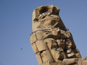 メムノンの巨像
