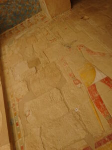ハトシェプスト女王葬祭殿内の削られた壁画