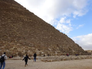 エジプトのギザの三大ピラミッド